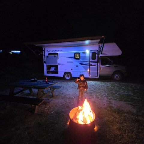 motorhome-canada-fogueira-noite