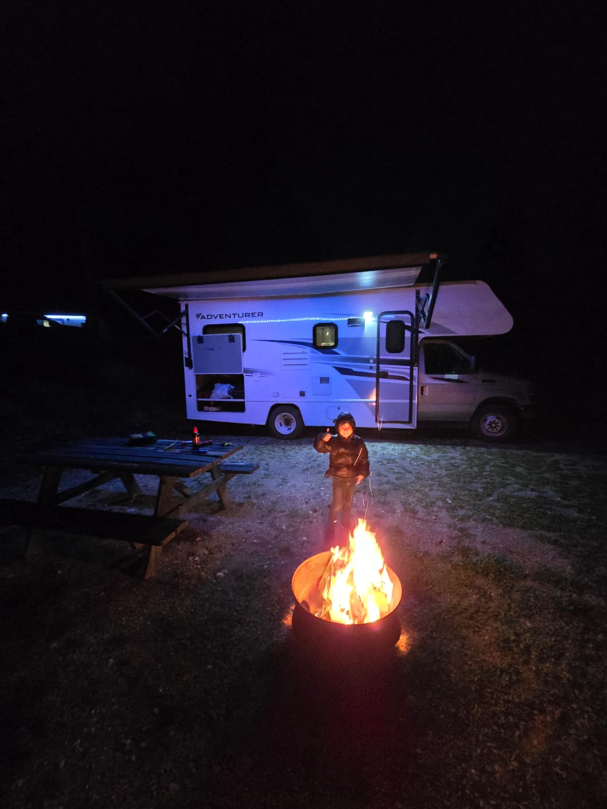 motorhome-canada-fogueira-noite Canadá Motorhome Experience 2027 | Rockies em RV | 11 a 20/09 - Imagem 6