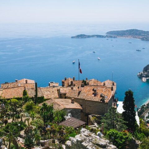 Côte d Azur — vilarejo medieval debruçado sobre o mar