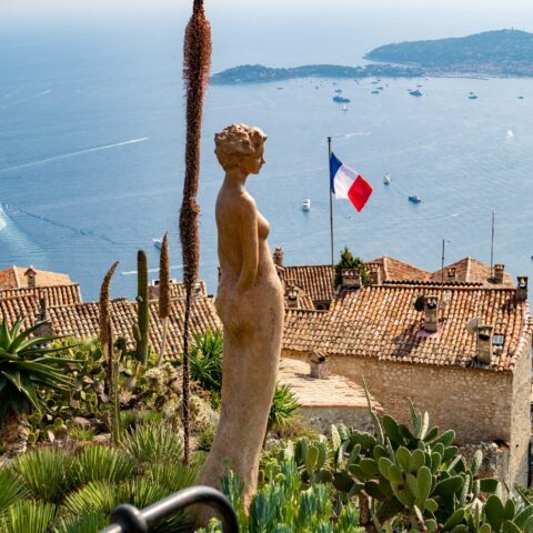 Riviera Francesa — terraço com vista para o Mediterrâneo