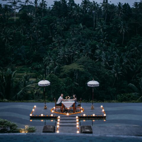 Jantar a dois à luz de velas em Bali