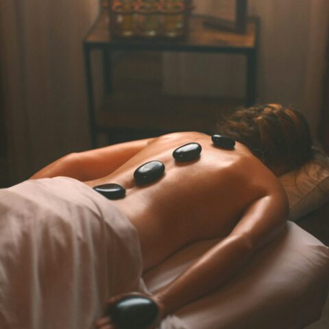 Massagem com pedras quentes em spa de Bali